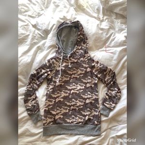 Camo hoodie with side zipper